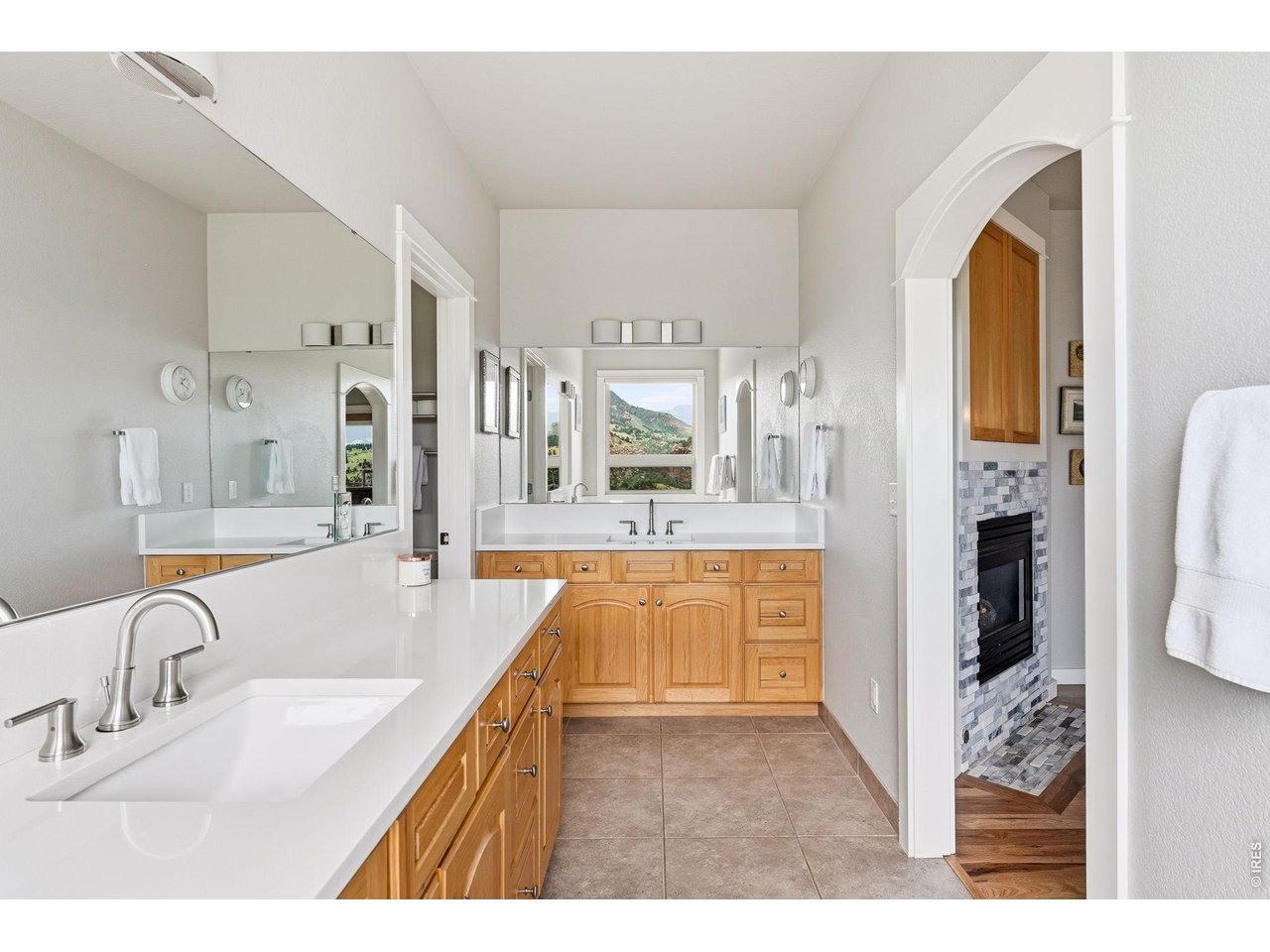 814 Mountain View Dr