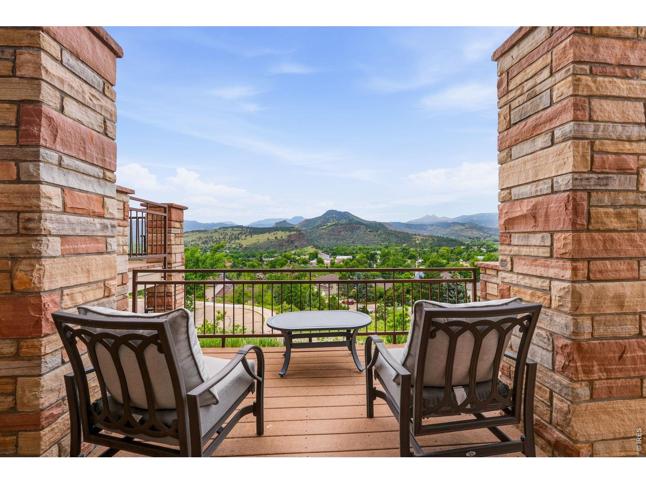 814 Mountain View Dr
