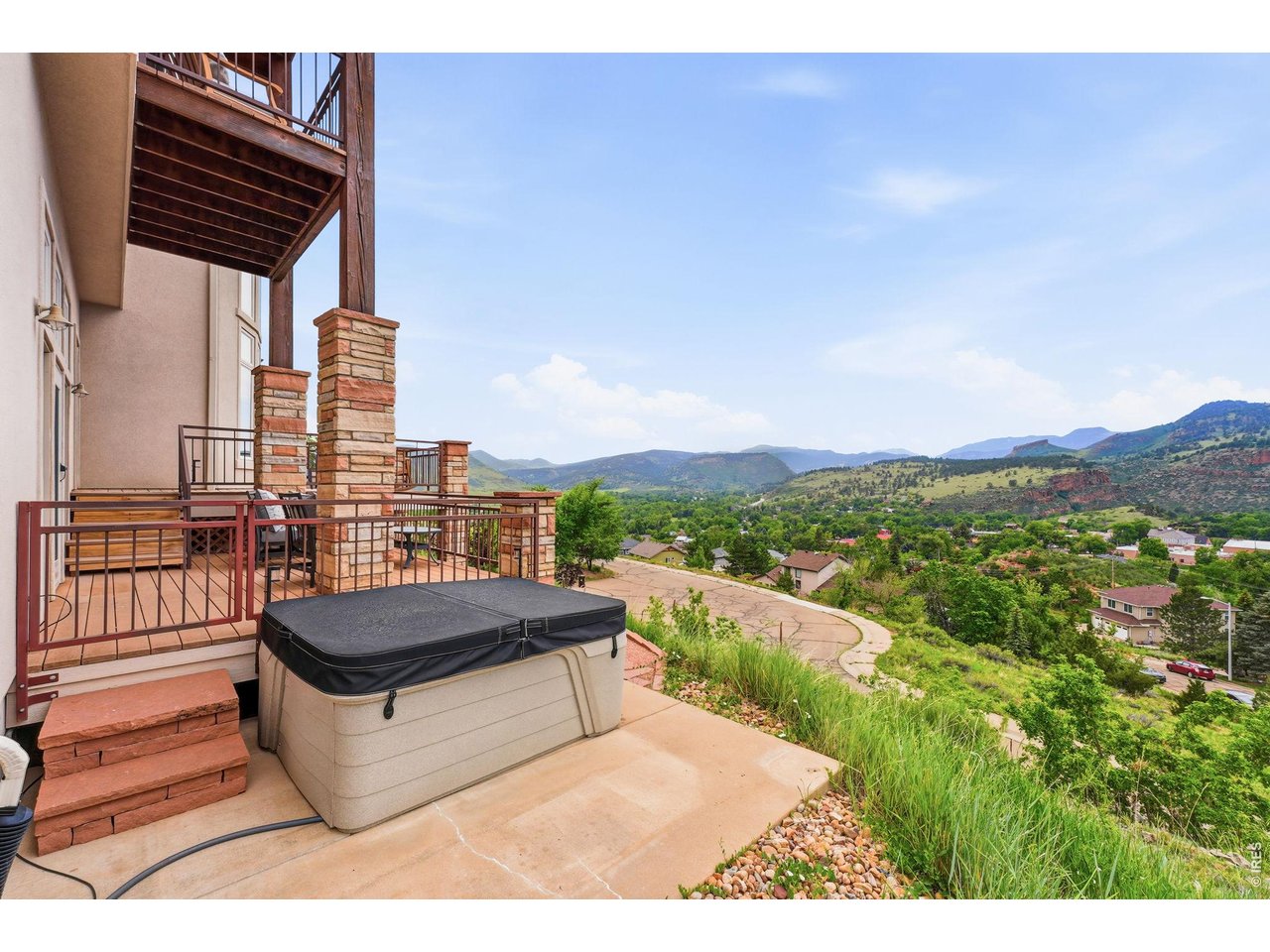 814 Mountain View Dr
