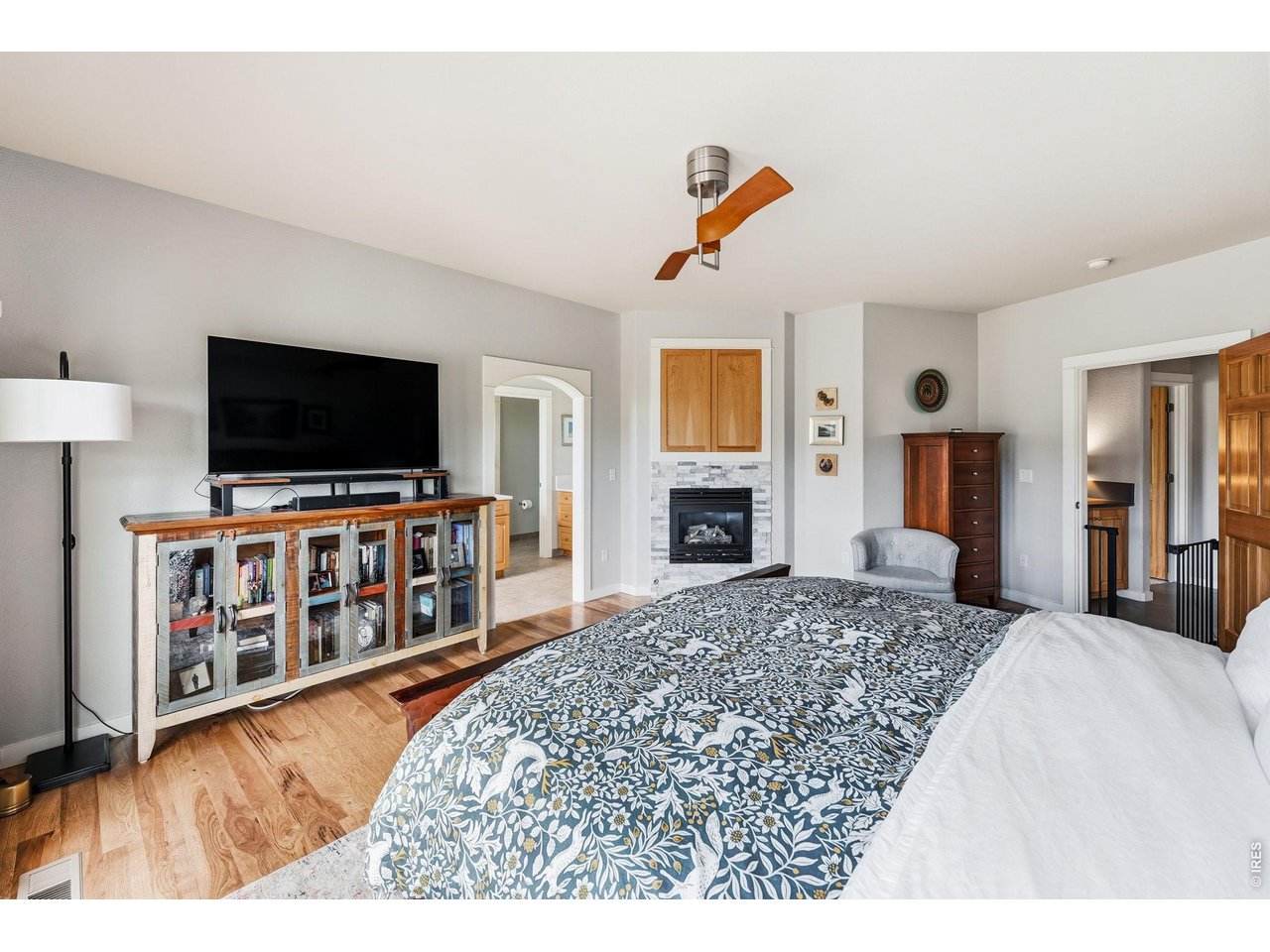 814 Mountain View Dr