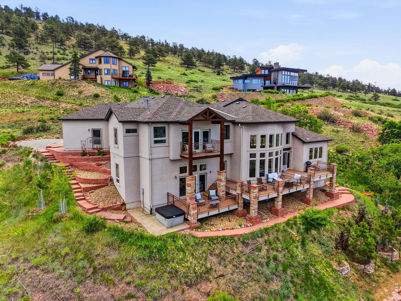 814 Mountain View Dr