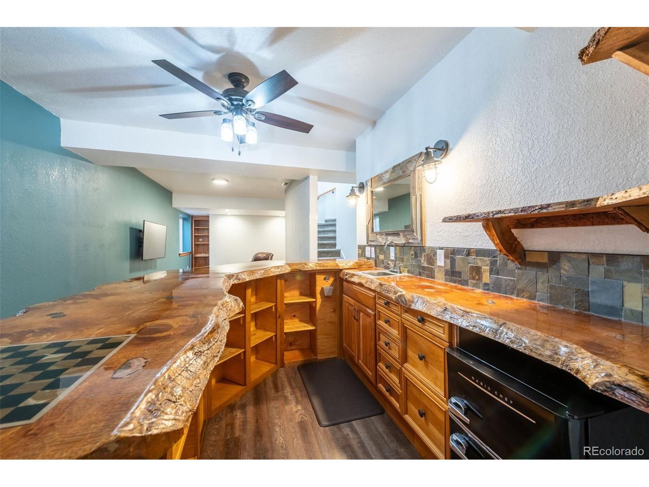 2701 Falcon Dr
