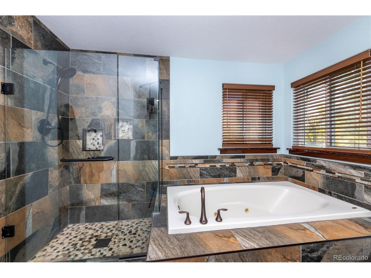 2701 Falcon Dr