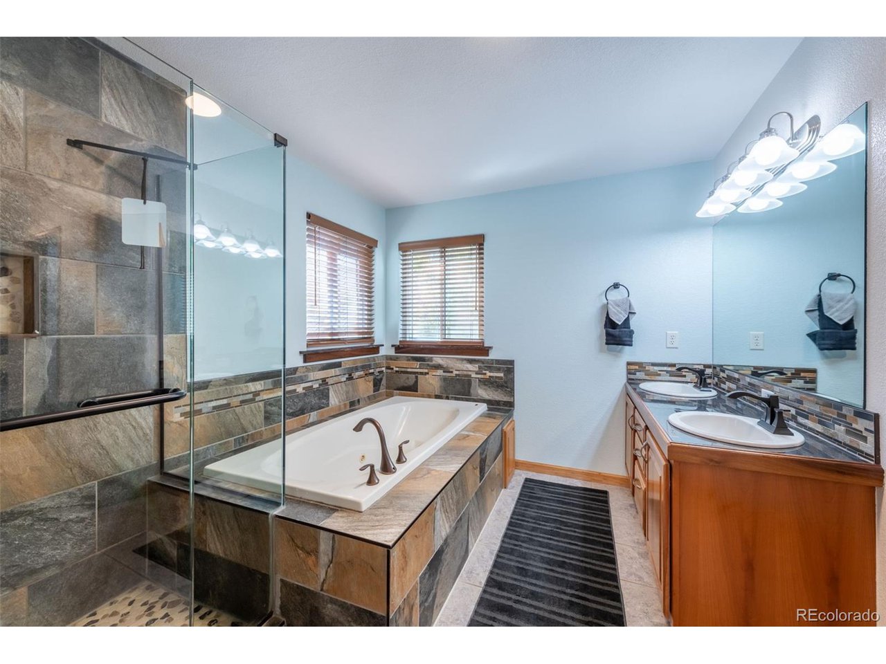 2701 Falcon Dr