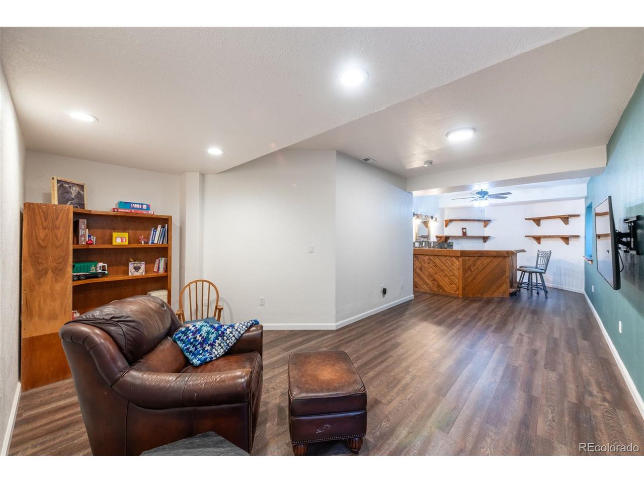 2701 Falcon Dr
