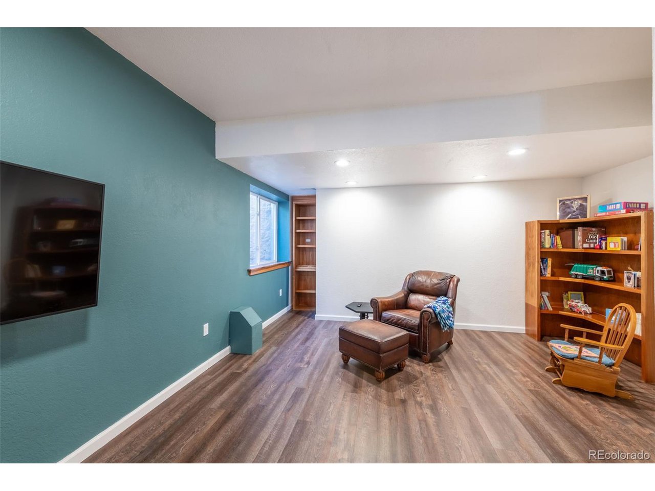 2701 Falcon Dr