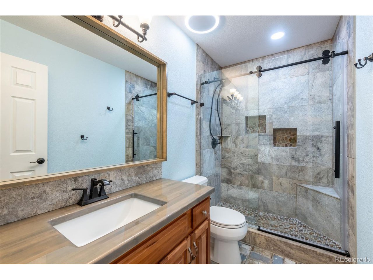 2701 Falcon Dr