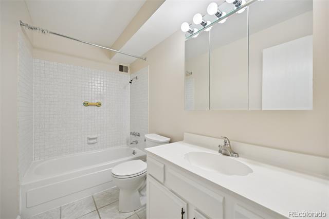 3460 S Poplar Street Unit: 307