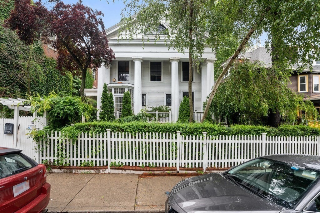 18 Lyndhurst Street