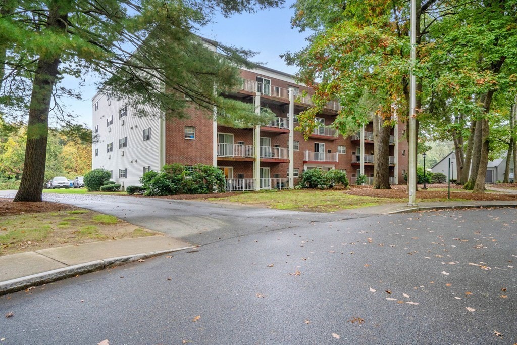 65 Greentree Lane # 32