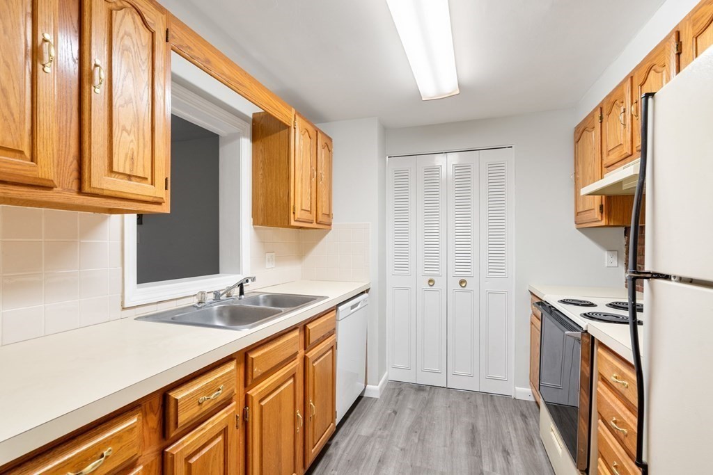 65 Greentree Lane # 32