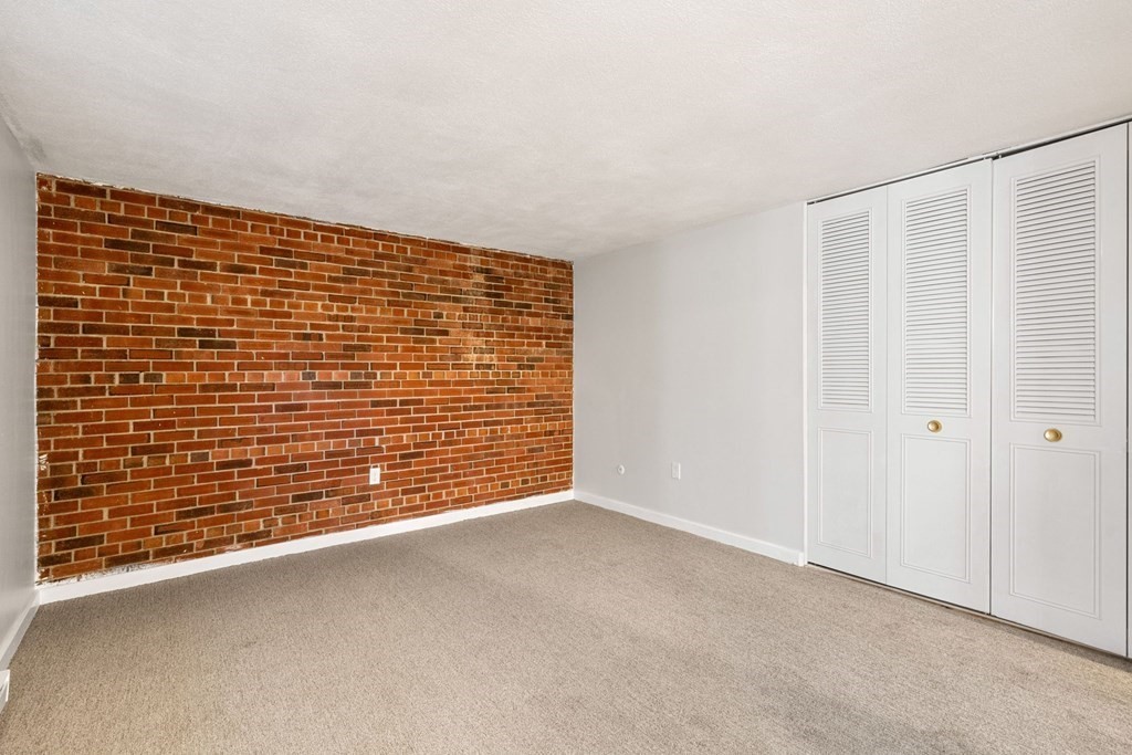 65 Greentree Lane # 32