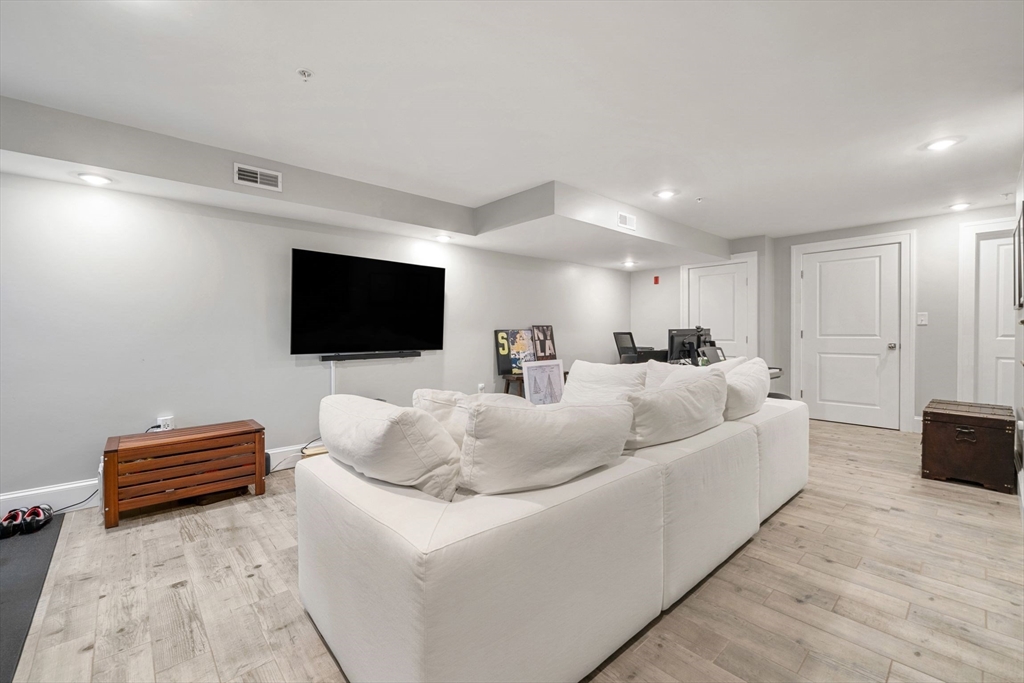 55 Hutchings Street # 4