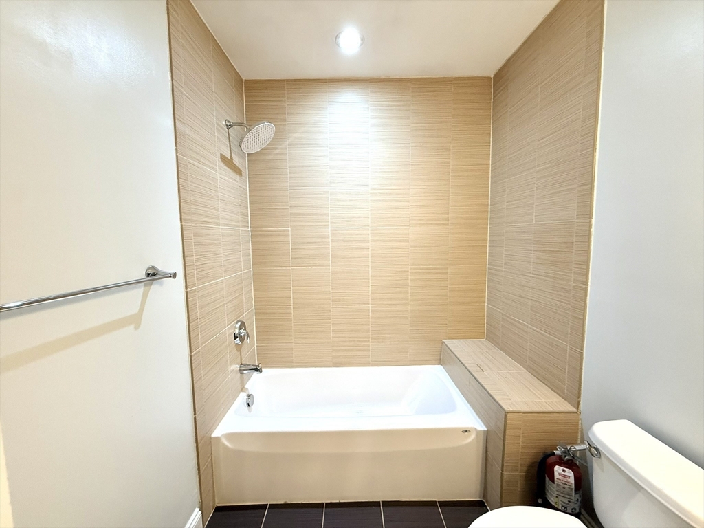 4 Woodworth Street # 2