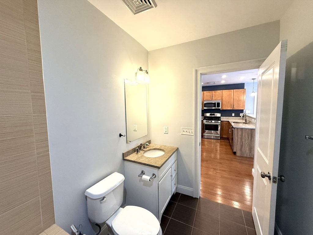 4 Woodworth Street # 2