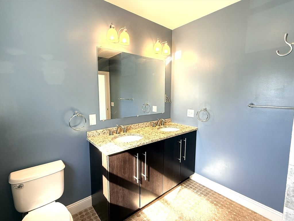 4 Woodworth Street # 2