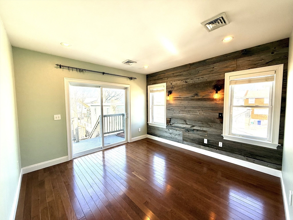 4 Woodworth Street # 2