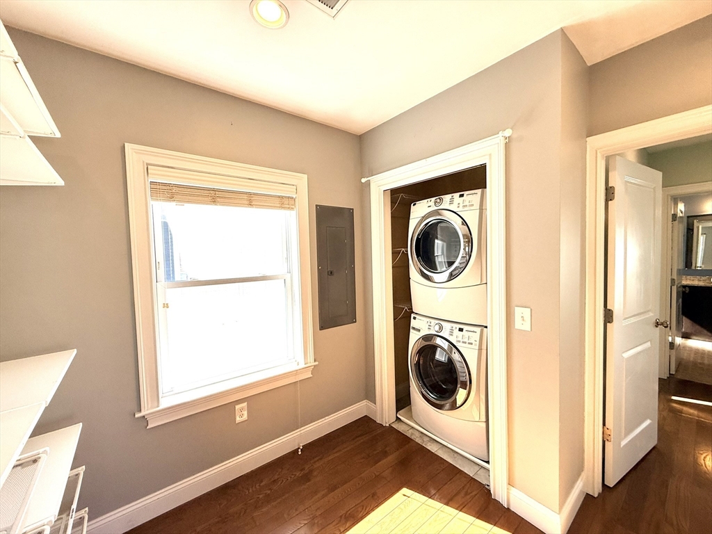 4 Woodworth Street # 2