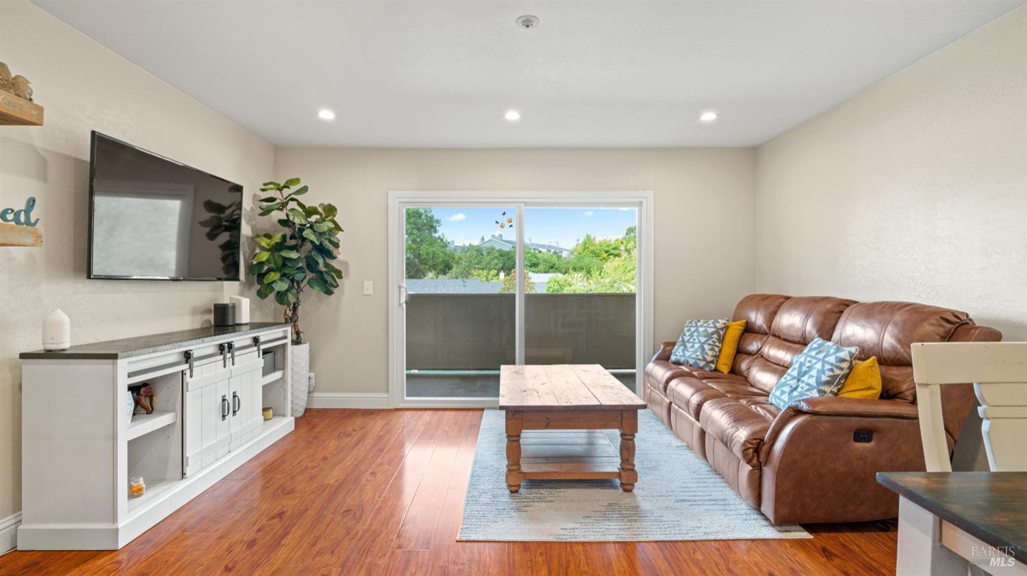 1453 Neotomas Ave #202