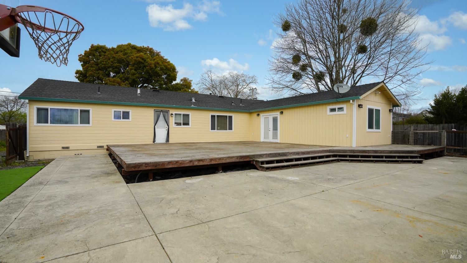 3795 Golden Gate Ave