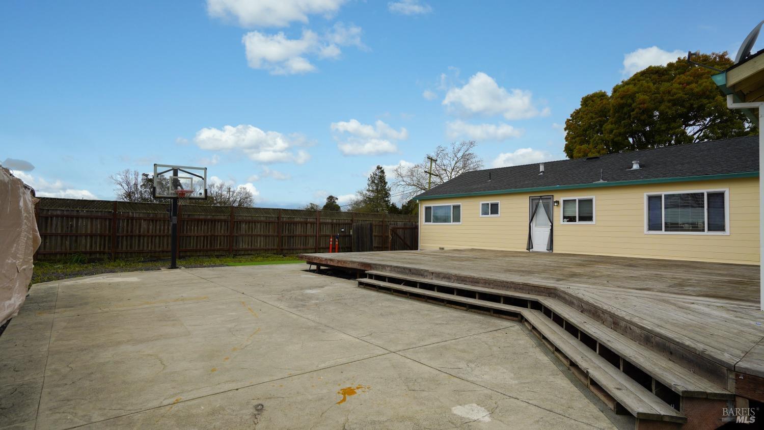 3795 Golden Gate Ave