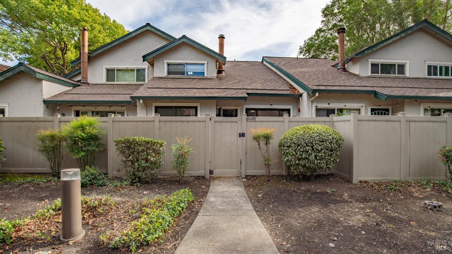 6476 Meadow Pines Ave