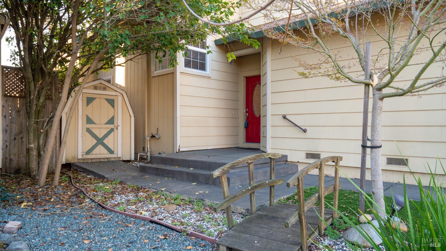 1351 Peterson Ln