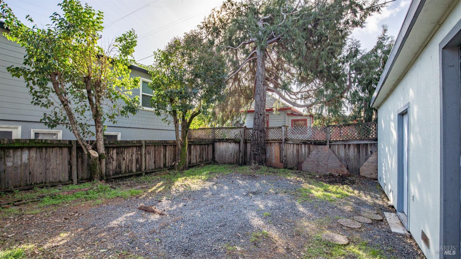 805 Petaluma Blvd N
