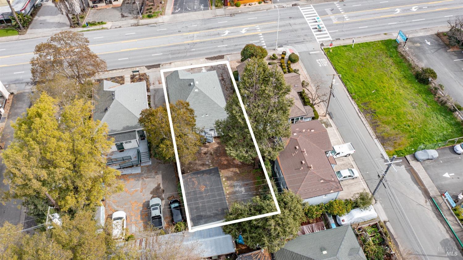805 Petaluma Blvd N