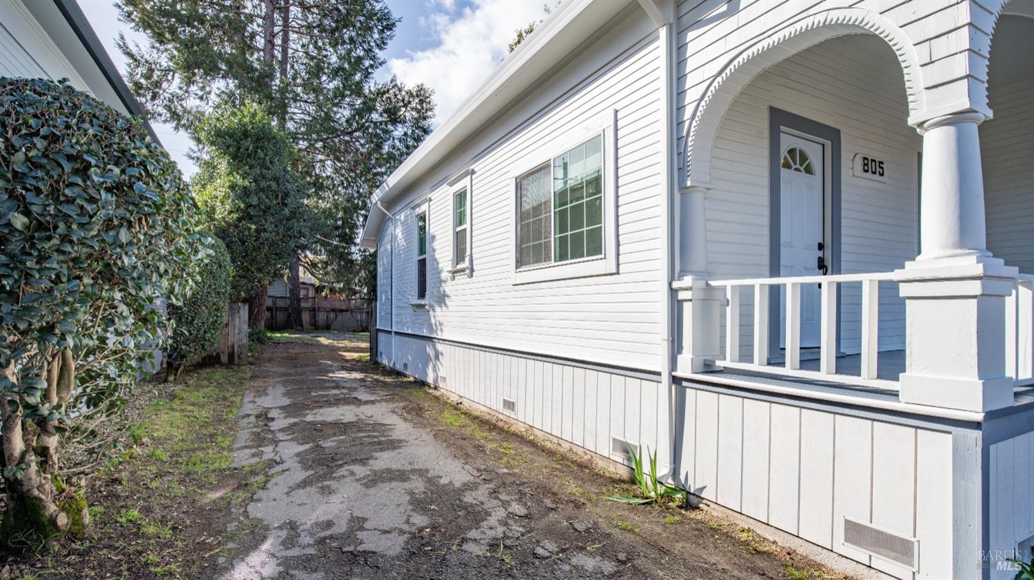 805 Petaluma Blvd N