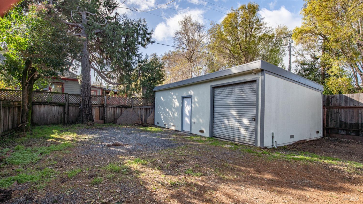 805 Petaluma Blvd N