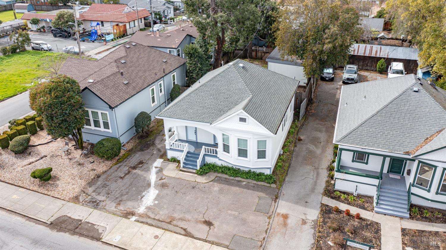 805 Petaluma Blvd N
