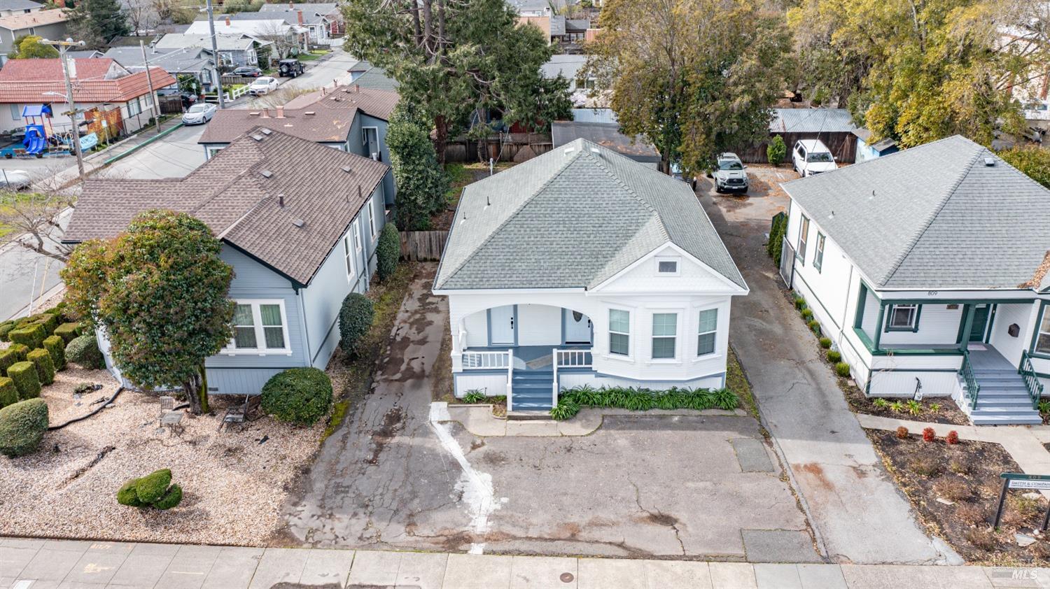 805 Petaluma Blvd N