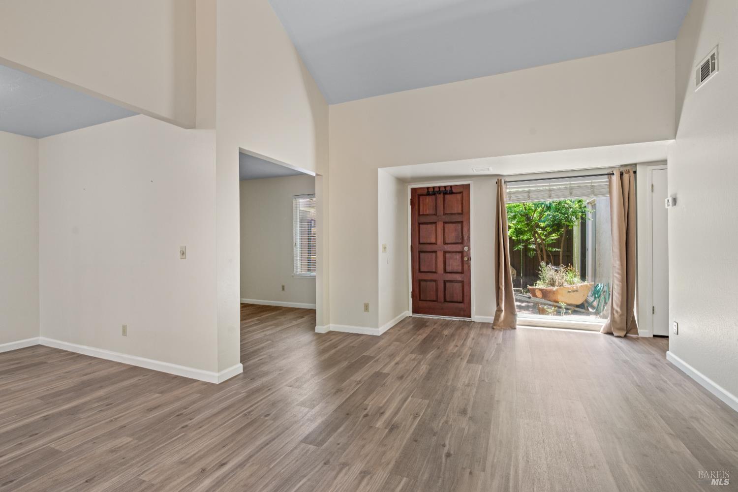 211 Fairoaks Dr
