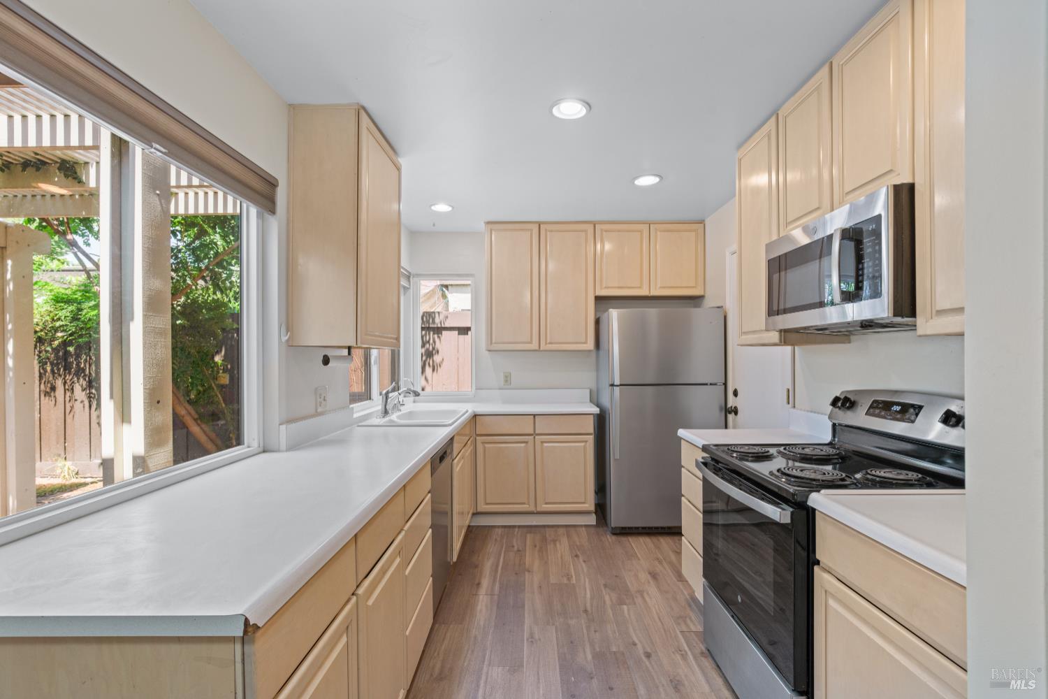 211 Fairoaks Dr