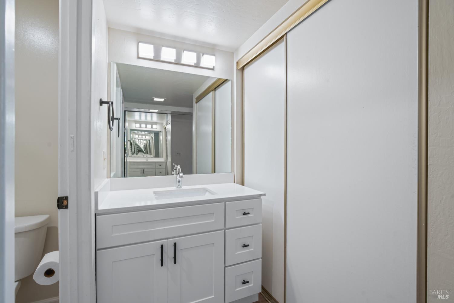 211 Fairoaks Dr