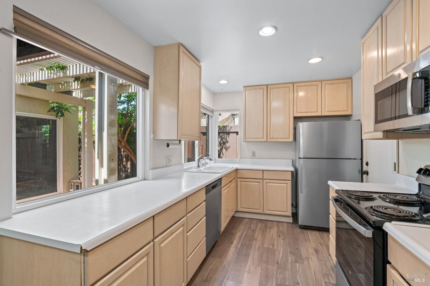 211 Fairoaks Dr