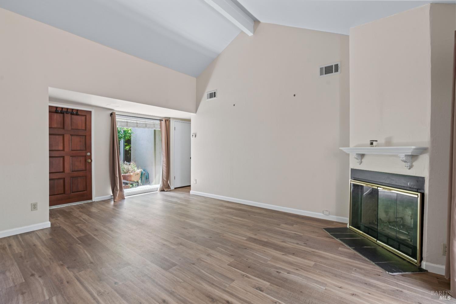 211 Fairoaks Dr
