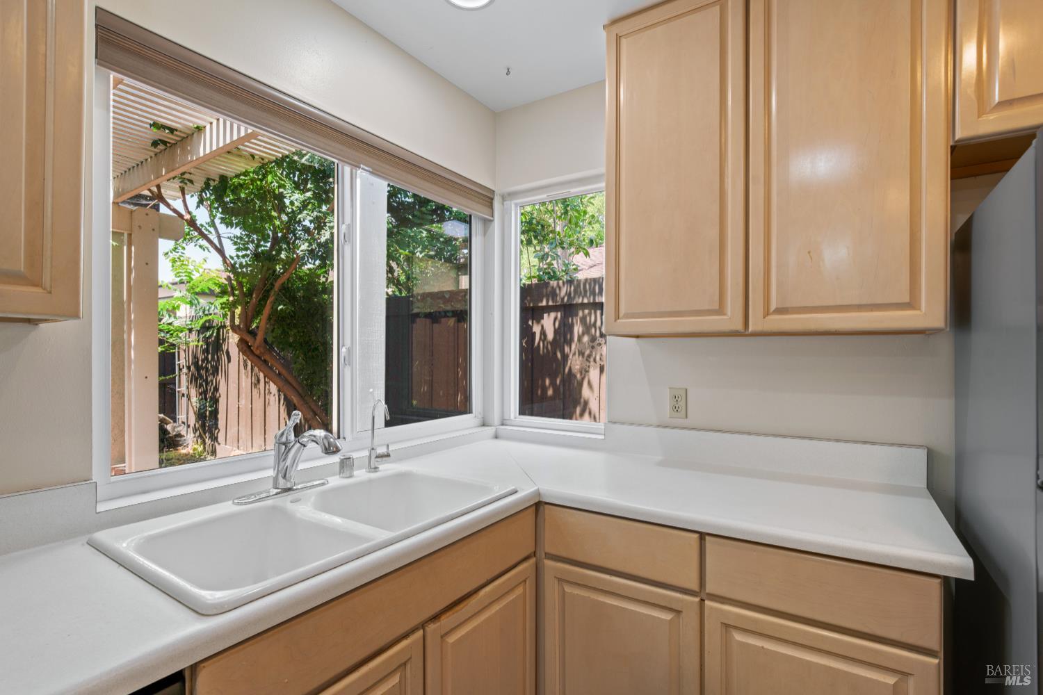 211 Fairoaks Dr