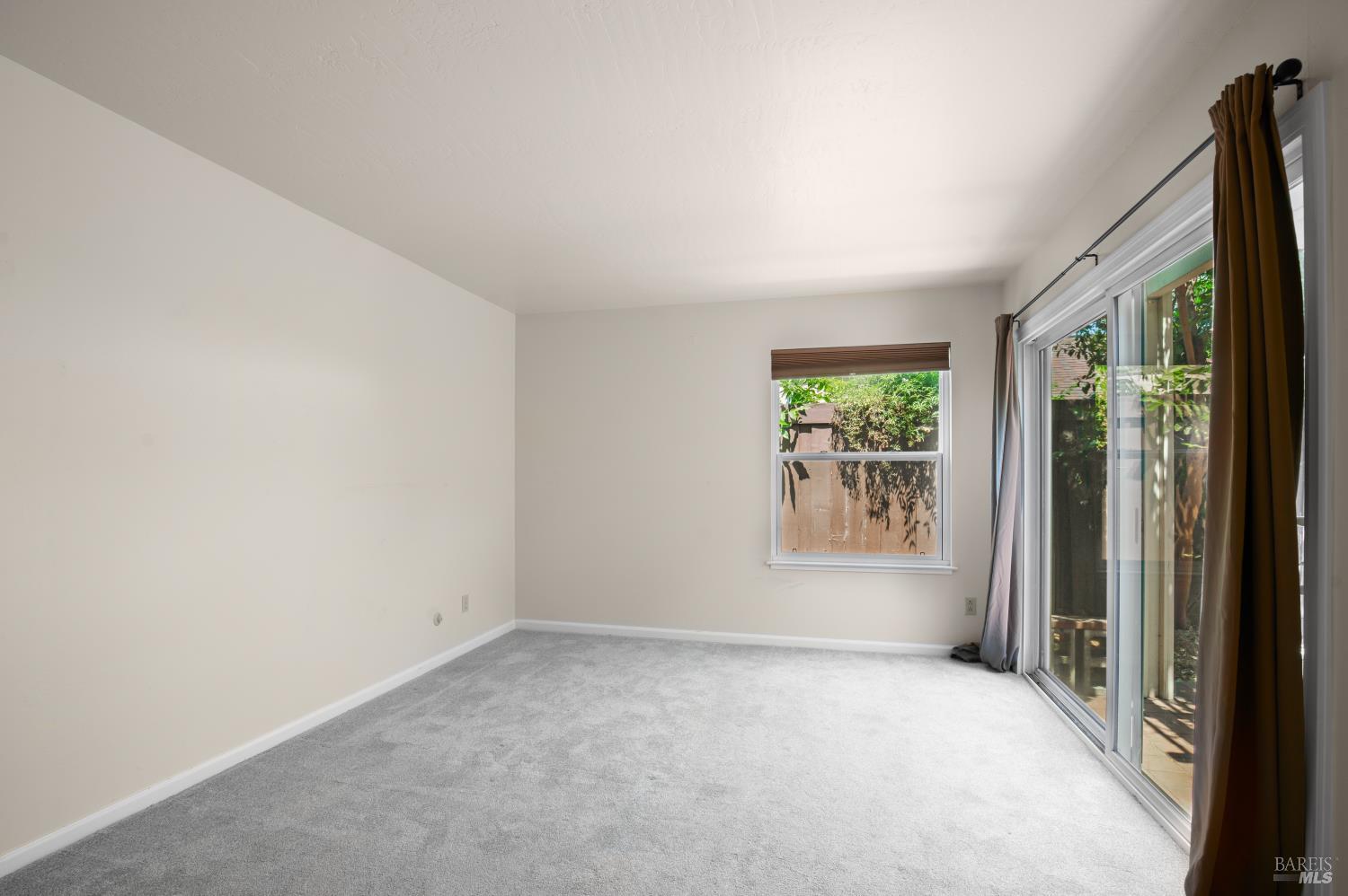 211 Fairoaks Dr