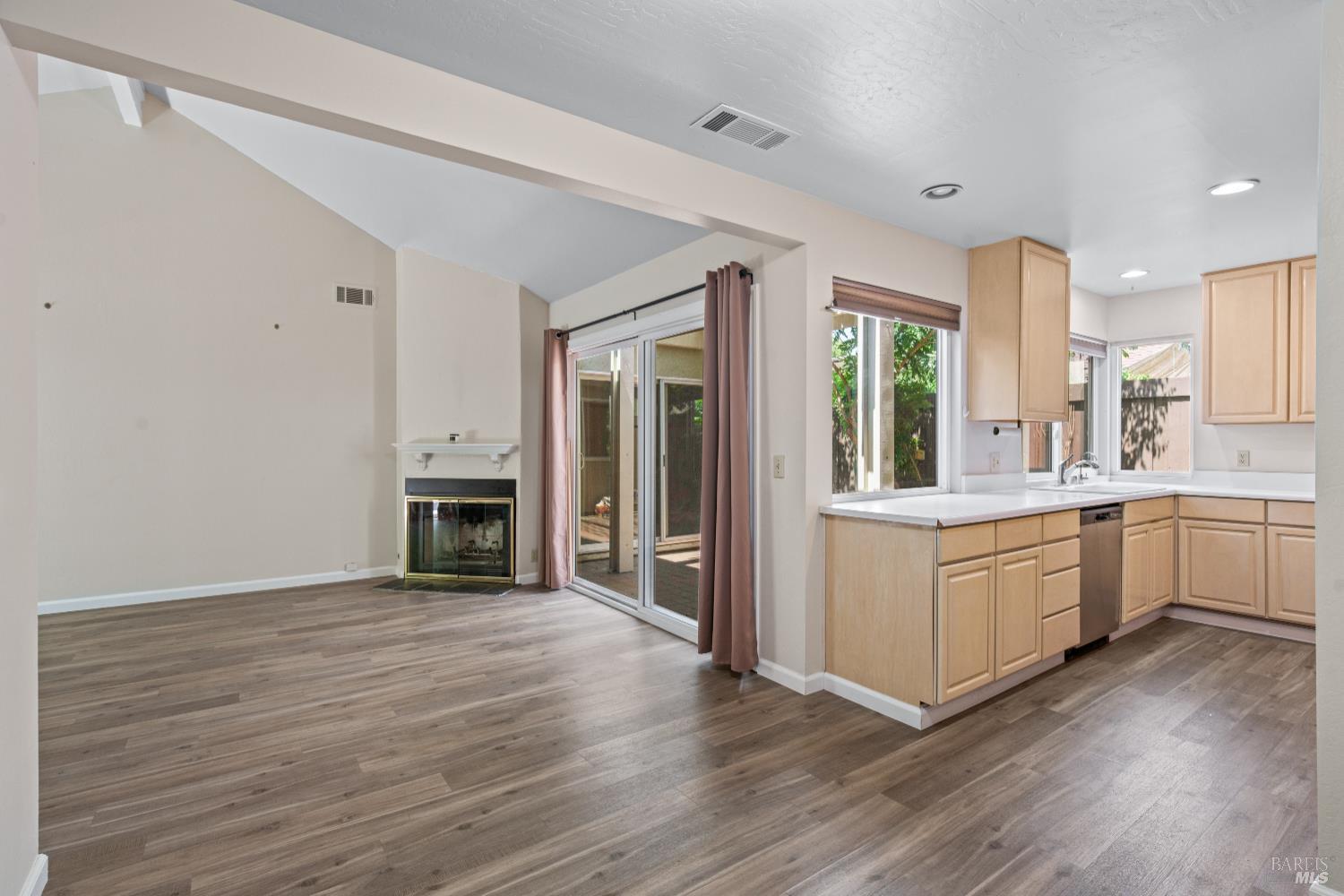 211 Fairoaks Dr