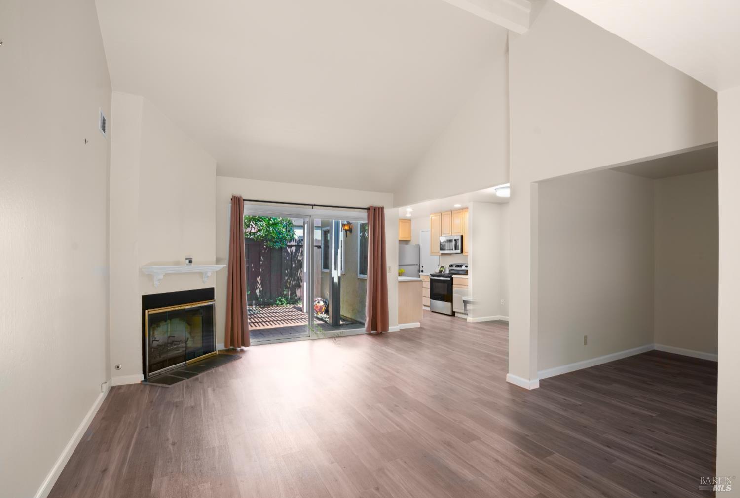 211 Fairoaks Dr
