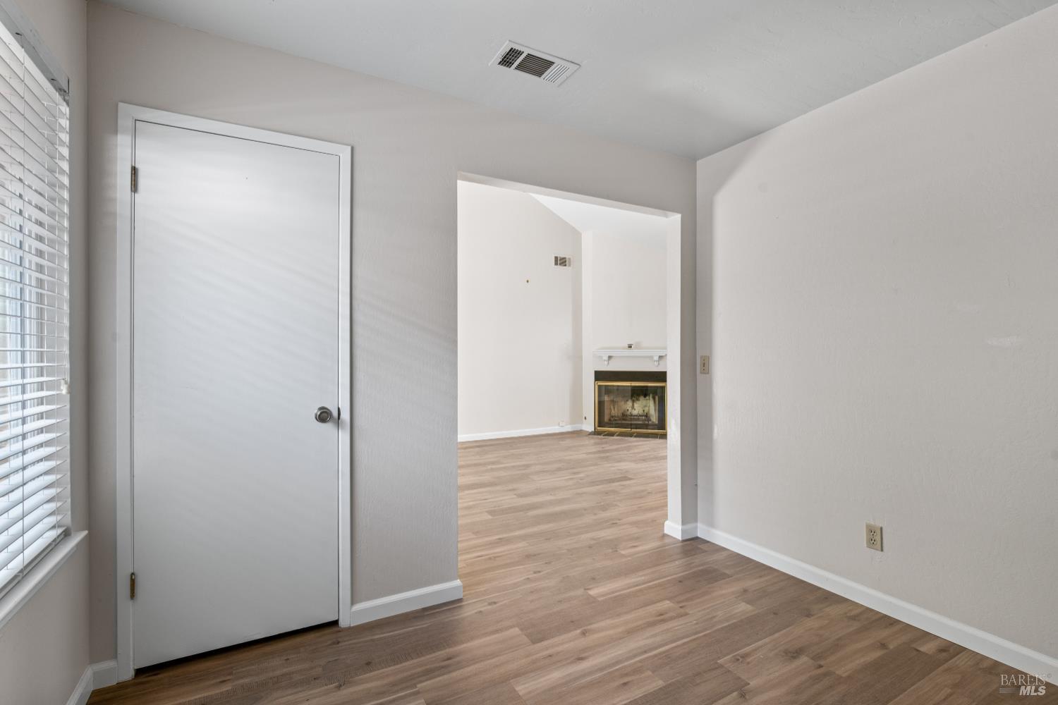 211 Fairoaks Dr