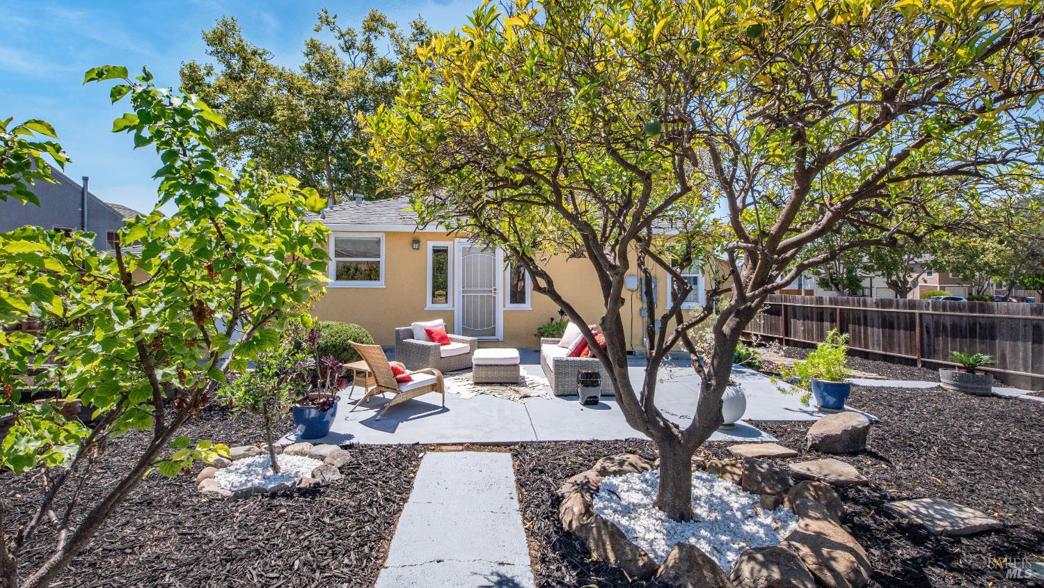 46 Hermosa Ave