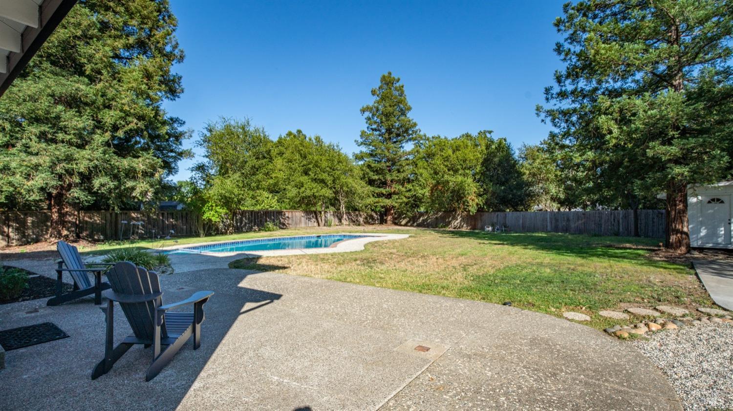 9663 Lakewood Dr