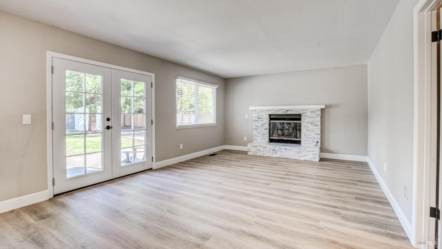 9663 Lakewood Dr
