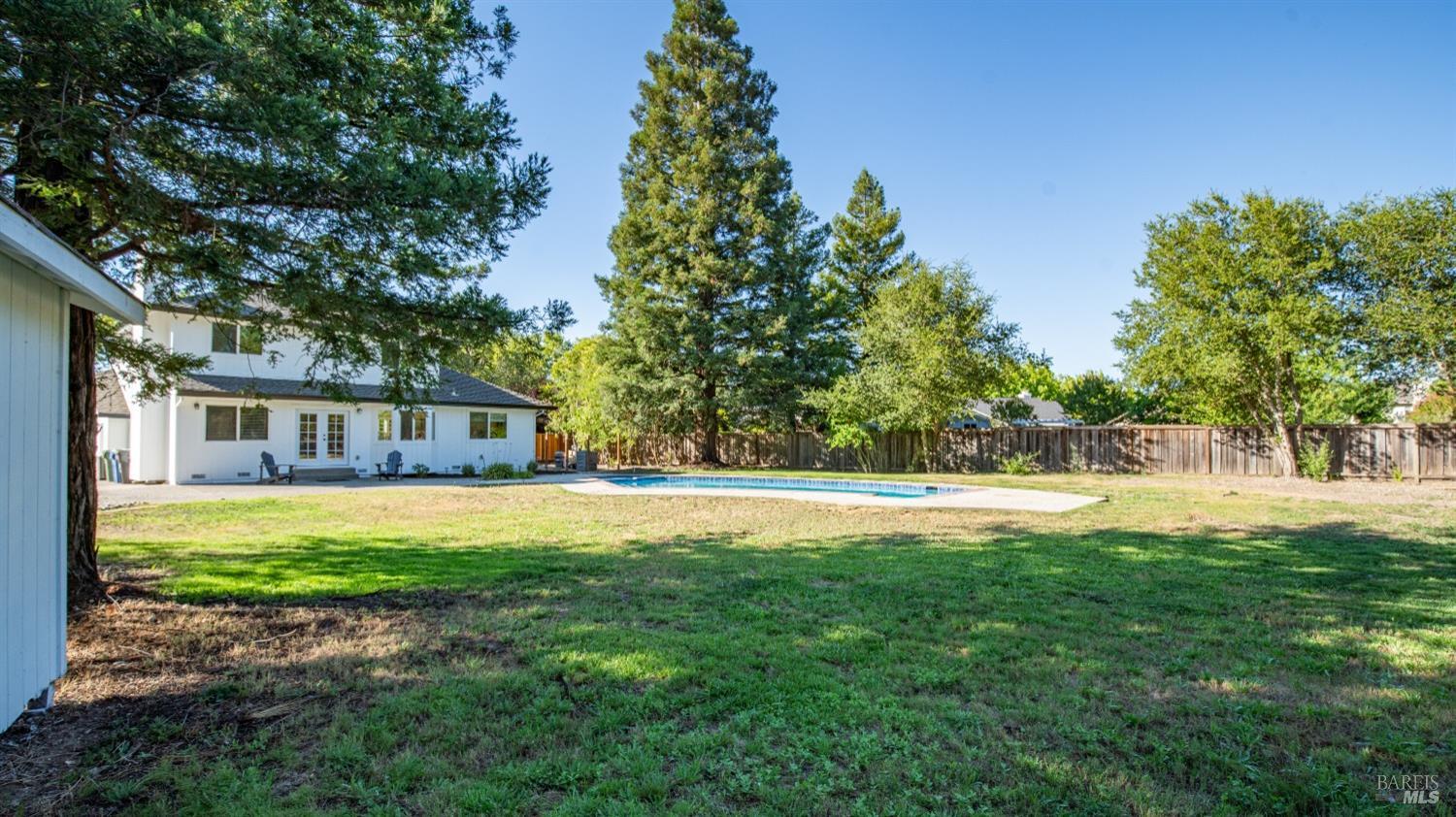 9663 Lakewood Dr