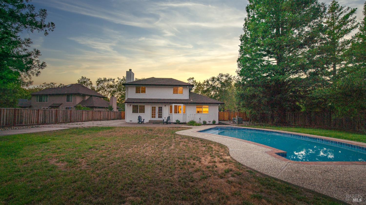 9663 Lakewood Dr