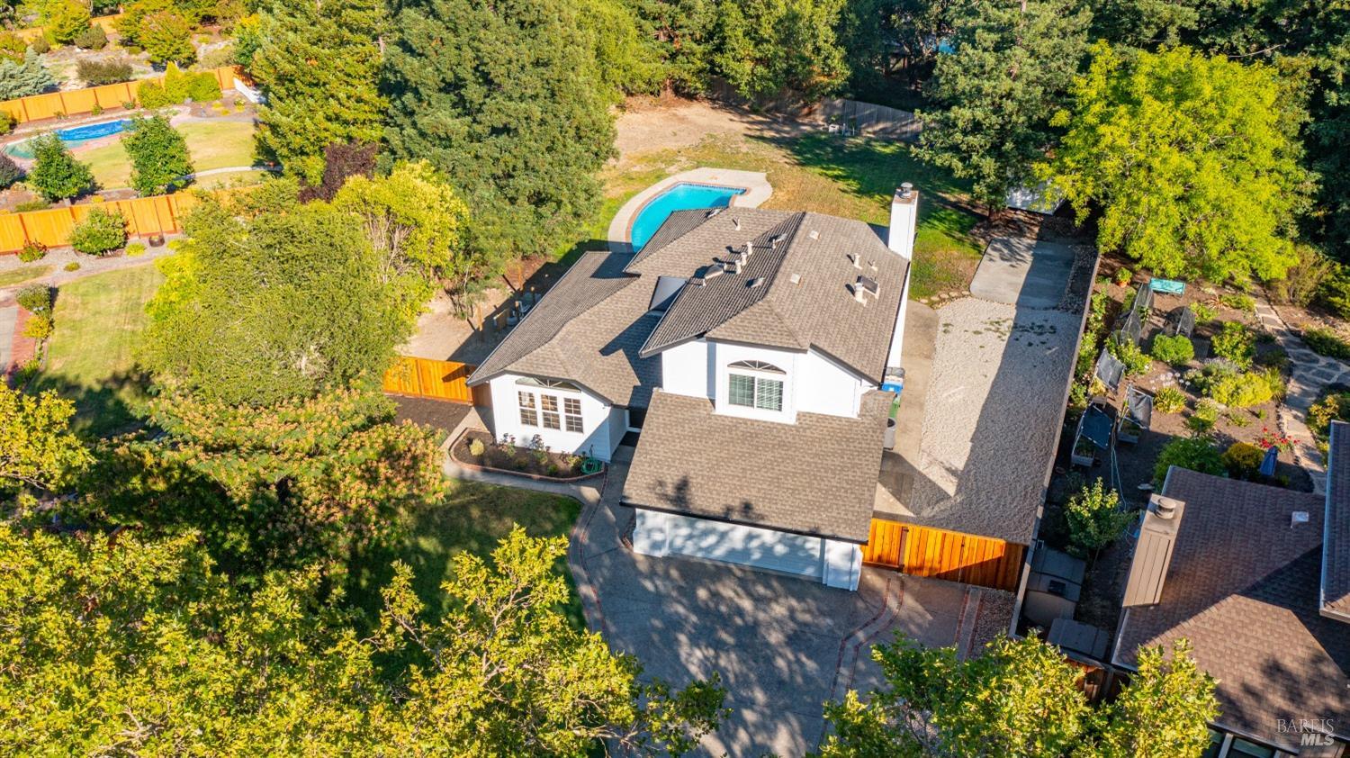 9663 Lakewood Dr
