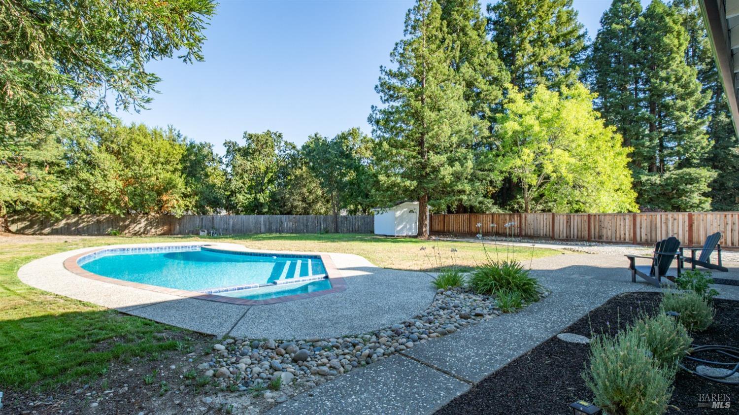 9663 Lakewood Dr